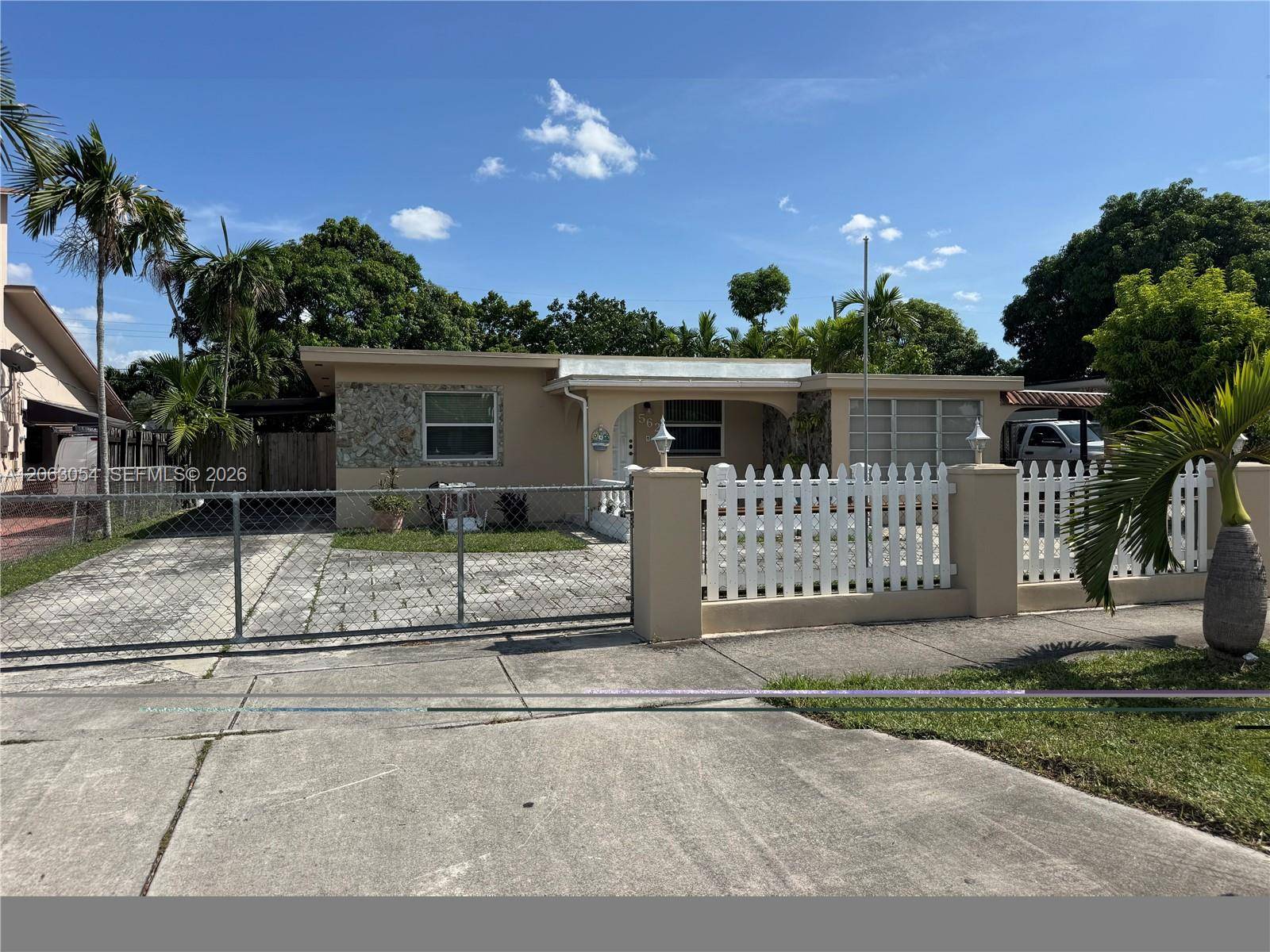 562 E 44th StHialeah - picture