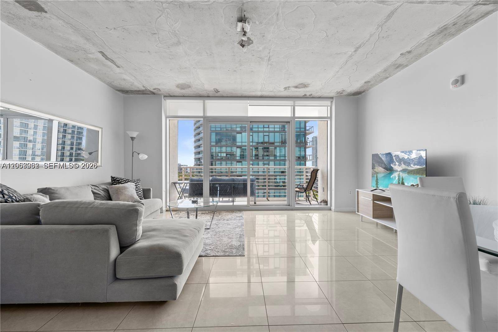 3250 NE 1st AveMiami - MIDBLOCK MIAMI CONDO condo unit 917 - picture