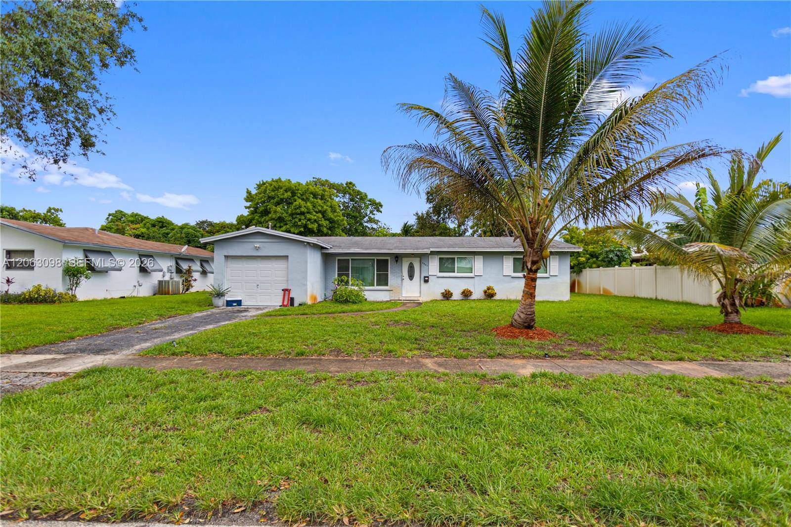 4857 NW 8th CtPlantation - picture