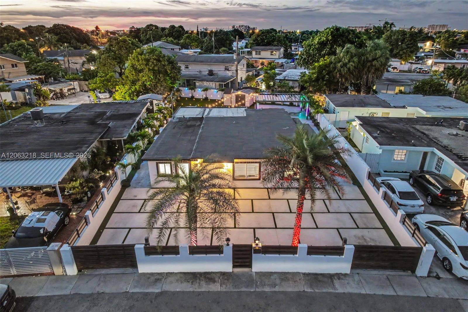 831 E 10th PlHialeah - picture