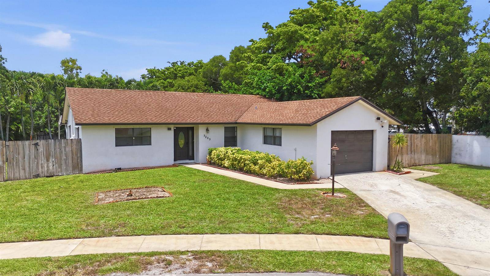 7085 HyattLantana - picture
