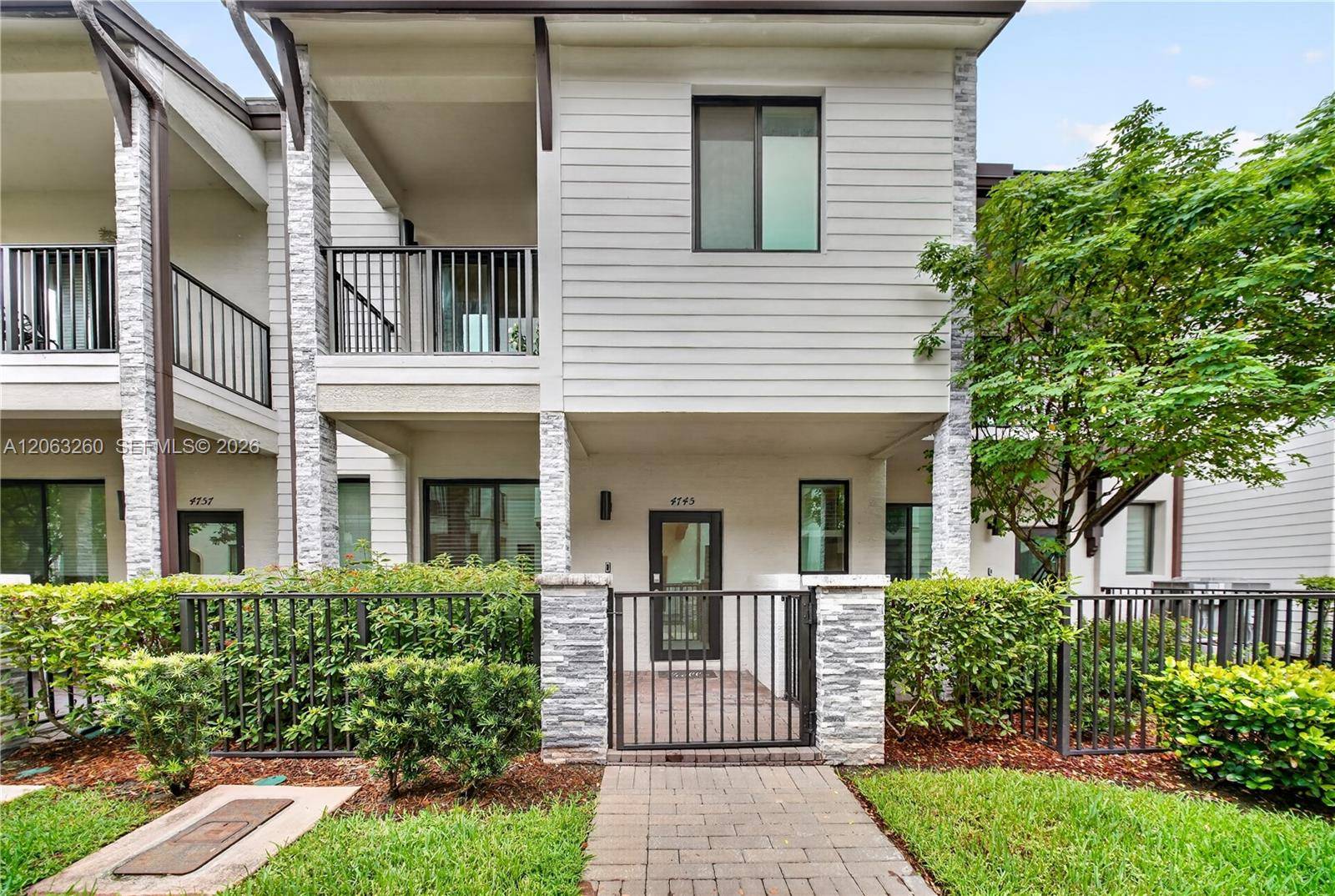 4745 NW 83rd PkwyDoral - picture