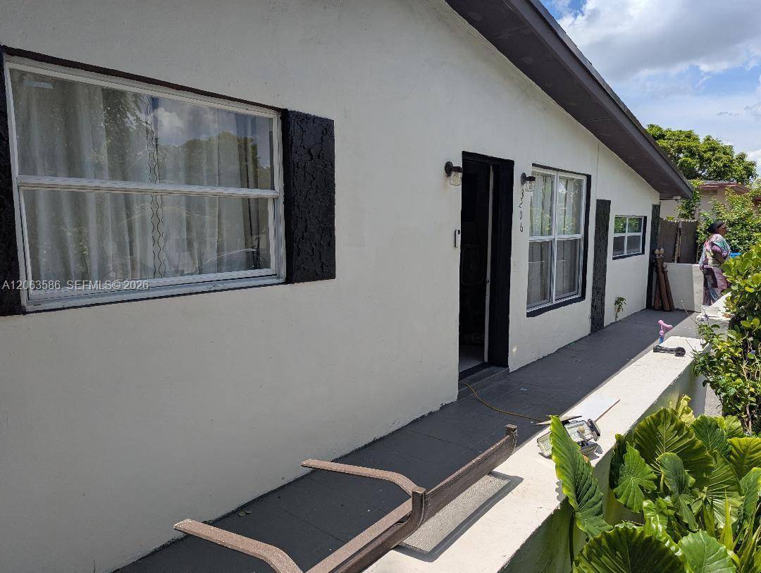 3206 SW 47th AveWest Park - picture