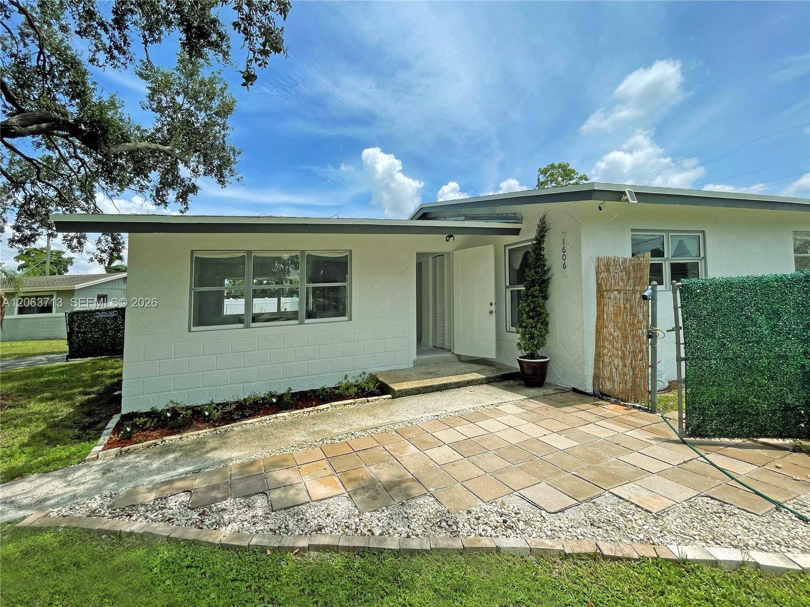 1606 NW 12th AveFort Lauderdale - picture