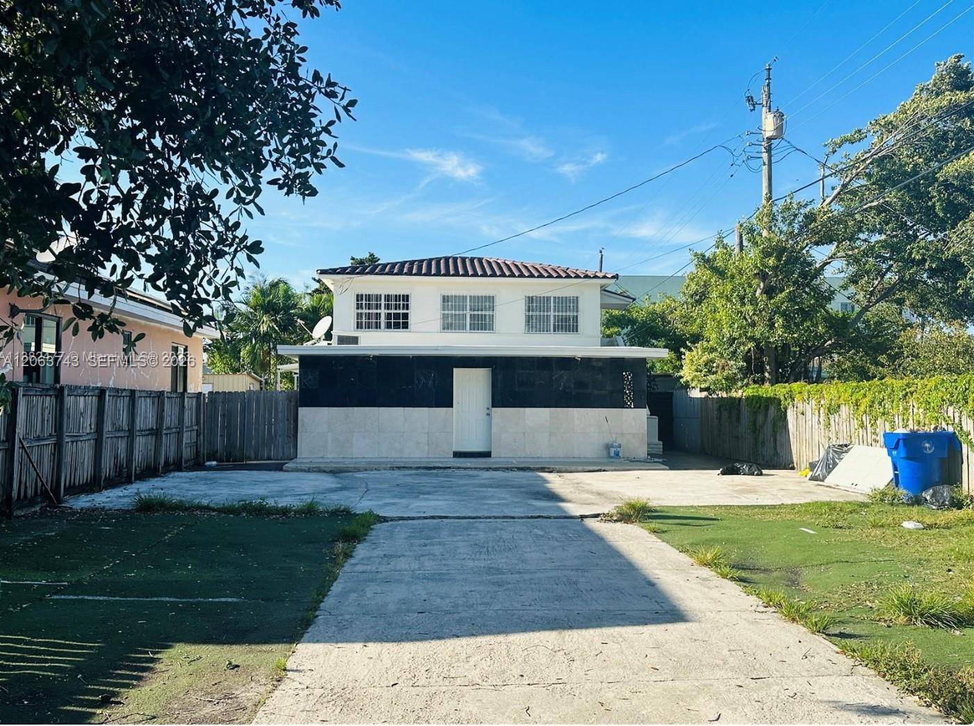 2215 NW 33rd StMiami - picture