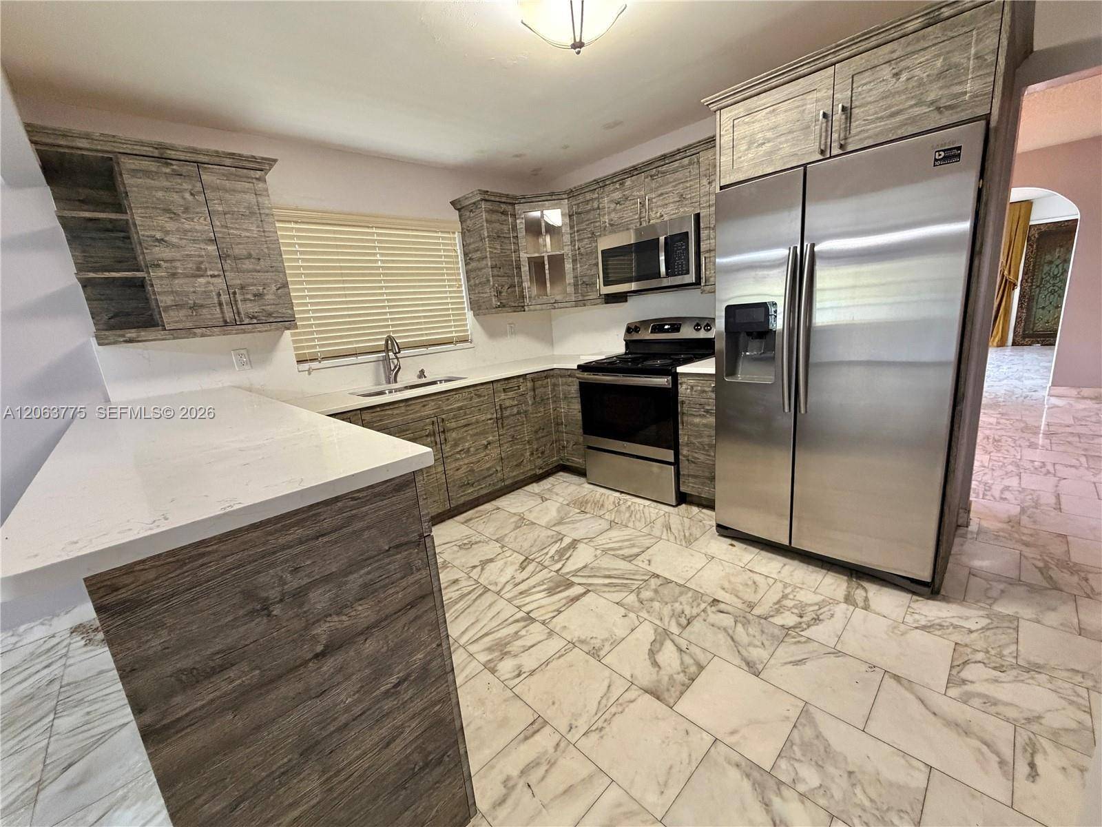 320 NW 61st AveMiami - picture