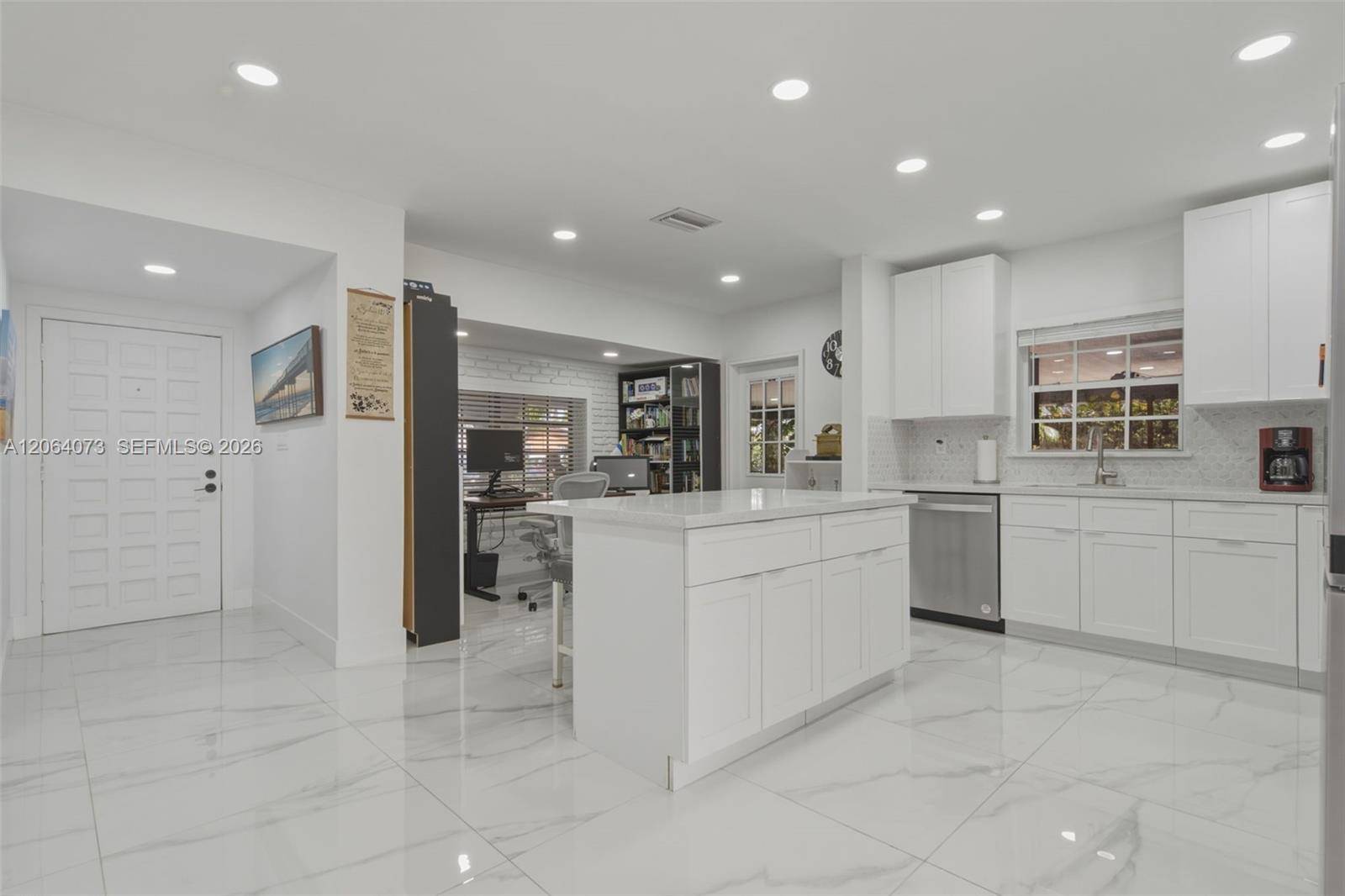 11621 NW 58th PlHialeah - picture