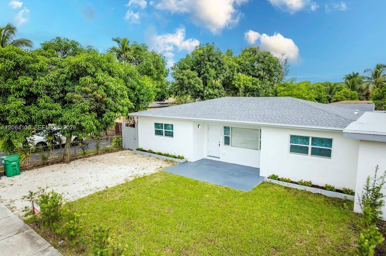 320 NE 160th StMiami - picture