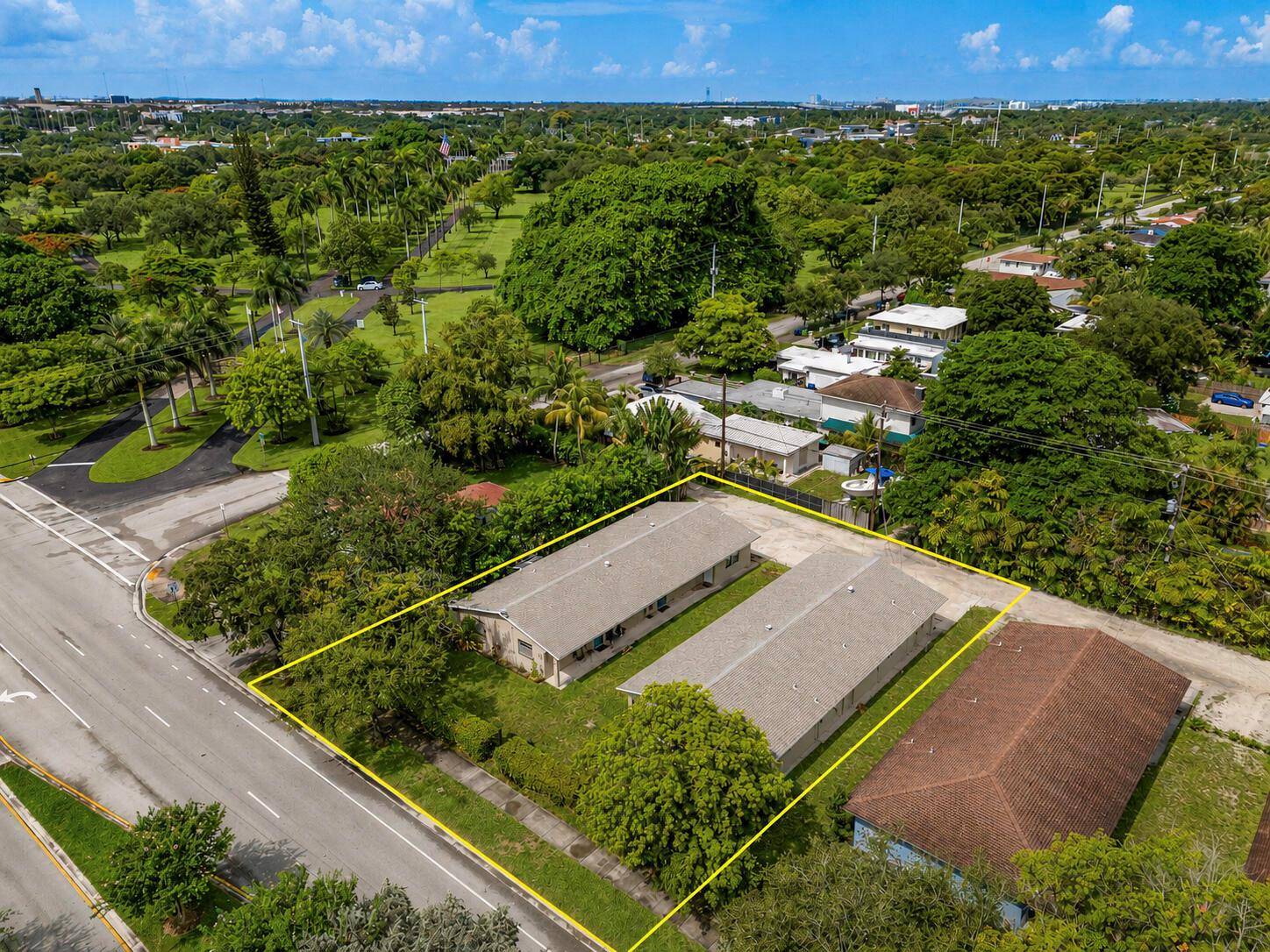 1911 SW 4THFort Lauderdale - LAUDERDALE,Two Triplexes 6 Tota condo unit 1-3 - picture