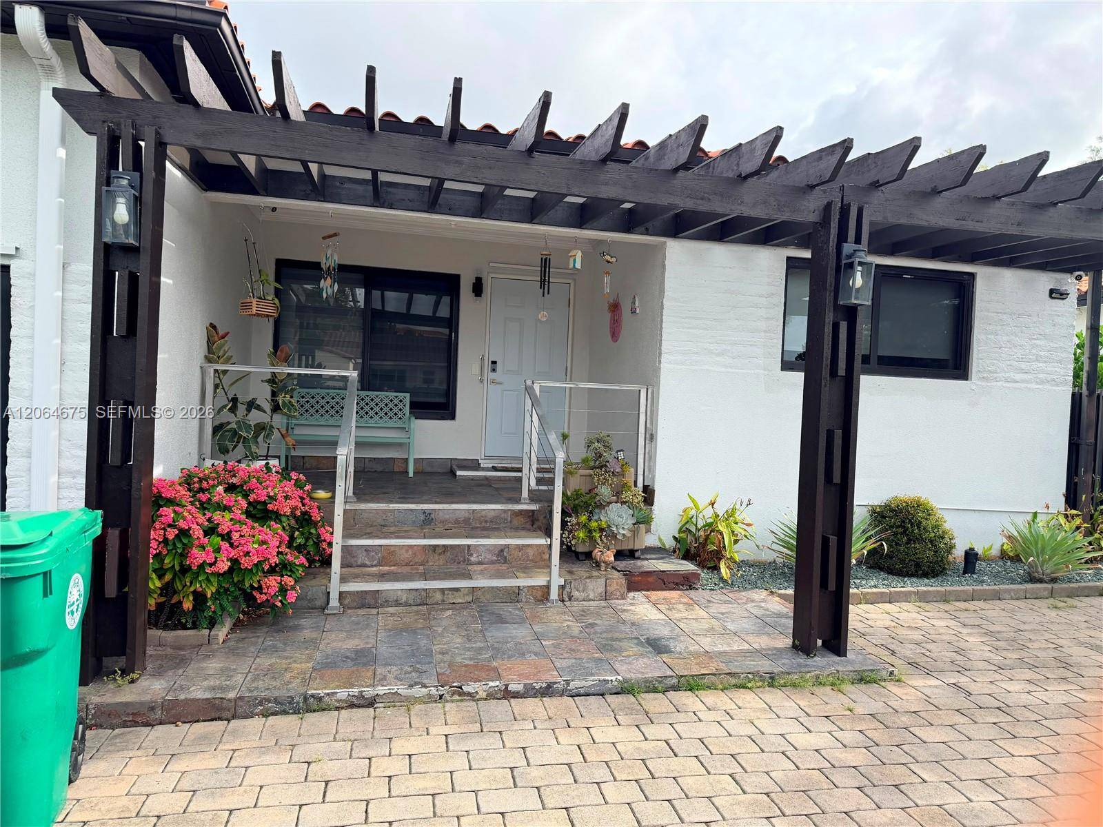 1525 SW 19th TerMiami - picture