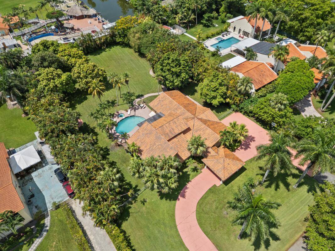10010 NW 135thHialeah - picture