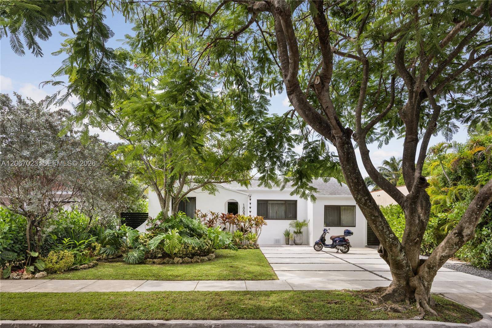 1868 SW 13th StMiami - picture