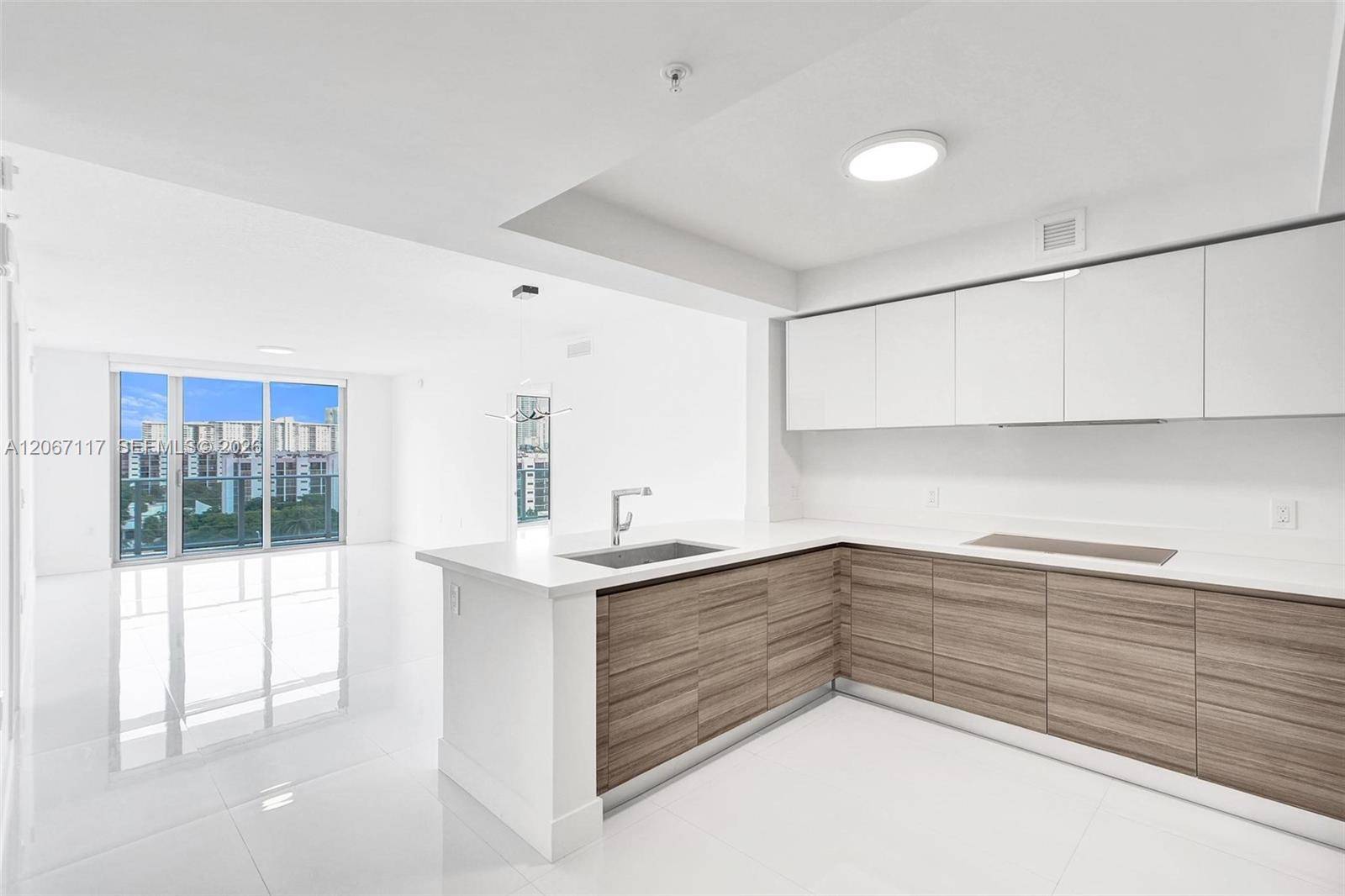 330 Sunny Isles BlvdSunny Isles Beach - PARQUE TOWERS CONDO,PARQUE TOWERS condo unit 5-805 - picture