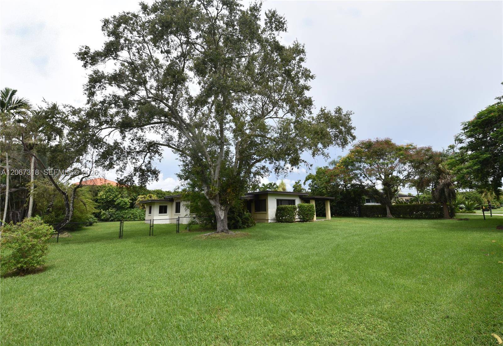 7050 SW 82nd CtMiami - picture