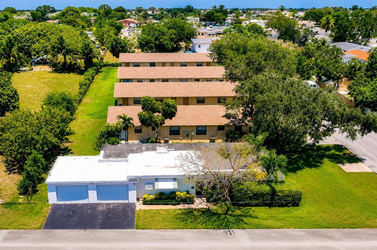 5619 MCKINLEYHollywood - HOLLYWOOD COUNTRY ESTATES condo unit A-H - picture