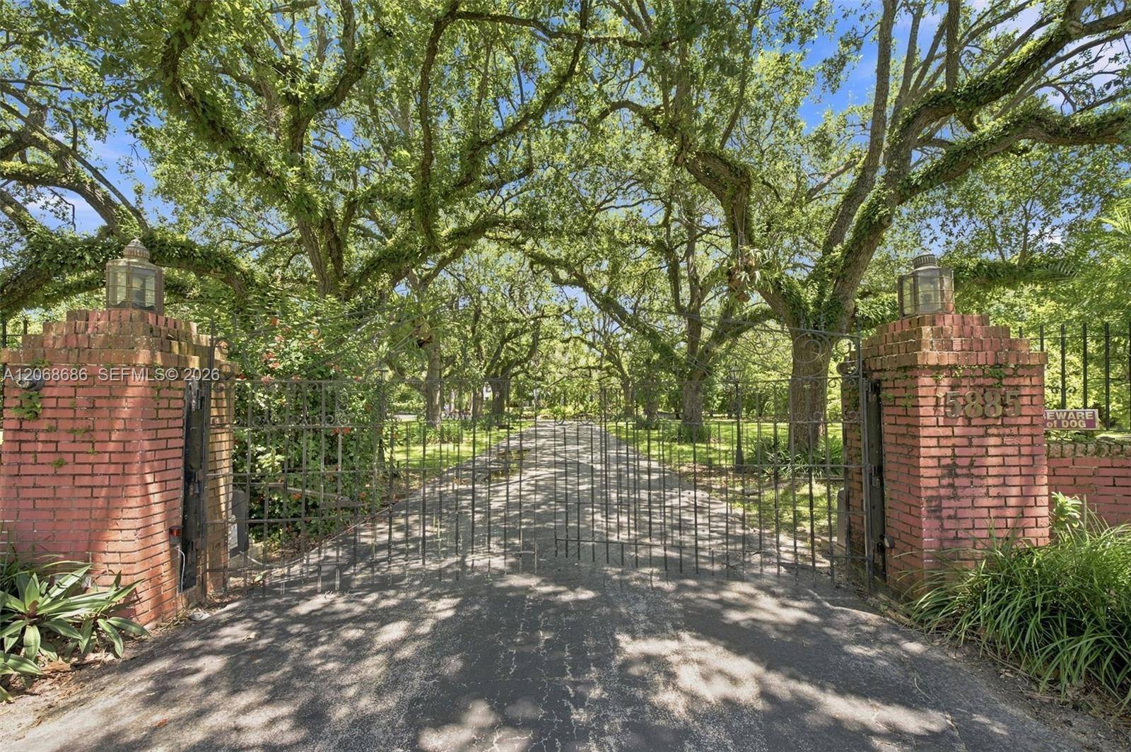 5885 SW 56th StMiami - picture